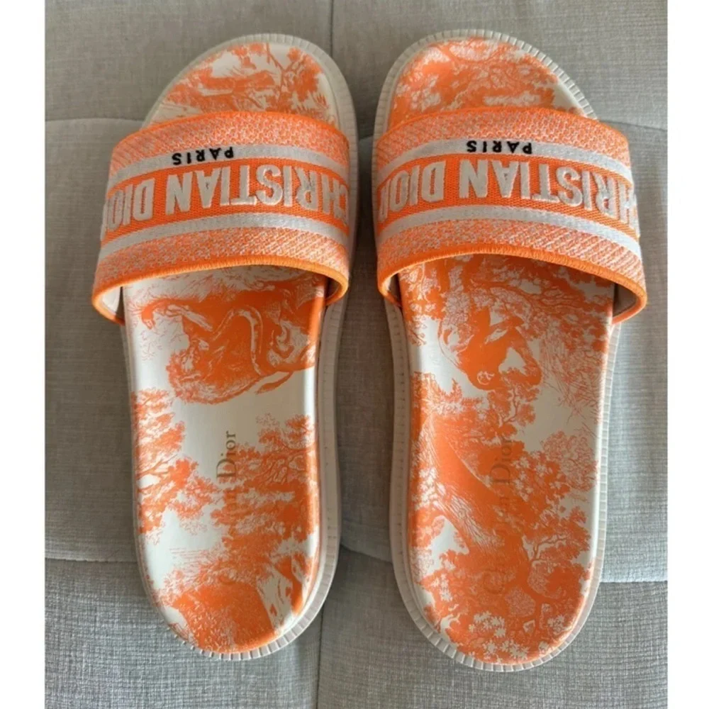 Dway slide in orange